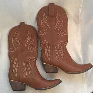 Like New!! Tan Cowgirl Boots size 8